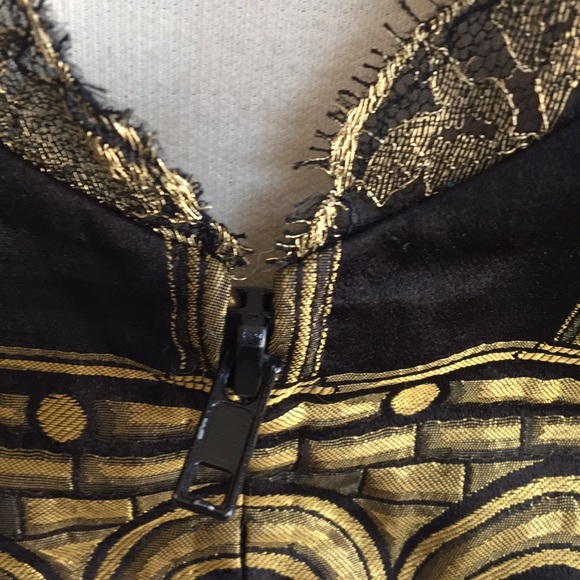 Gianni Versace lace coat. - Picture 5 of 9